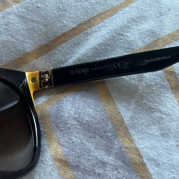 NEW Authentic Fendi Sunglasses - Picture 3 of 5